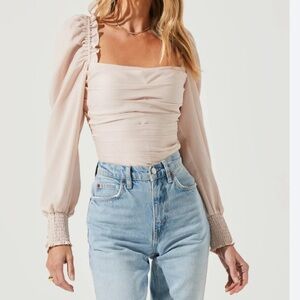 SOLD Astr the Label PUFF SLEEVE SQUARE NECK TOP